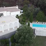 Chambre Luxueuse Au Calme Avec Vue Panoramique Sur La Baie De Cannes Et L Esterel Immense Piscine