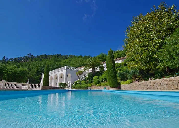 Chambre Luxueuse Au Calme Avec Vue Panoramique Sur La Baie De Cannes Et L Esterel Immense Piscine