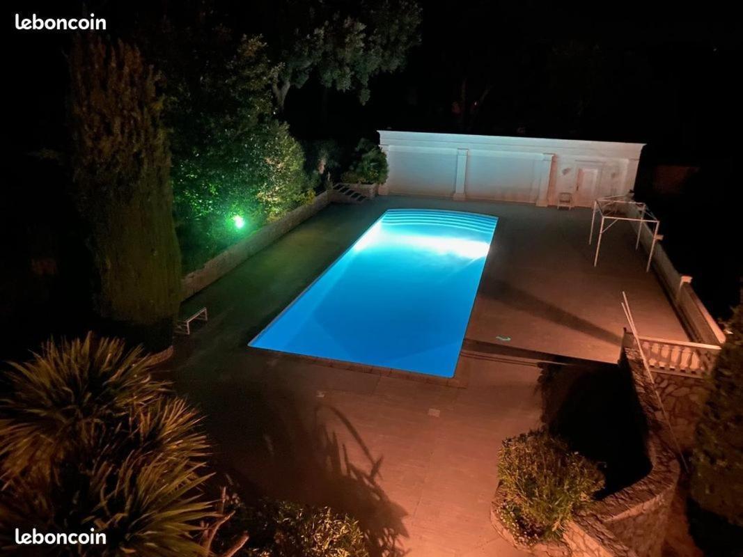 Chambre Luxueuse Au Calme Avec Vue Panoramique Sur La Baie De Cannes Et L Esterel Immense Piscine *