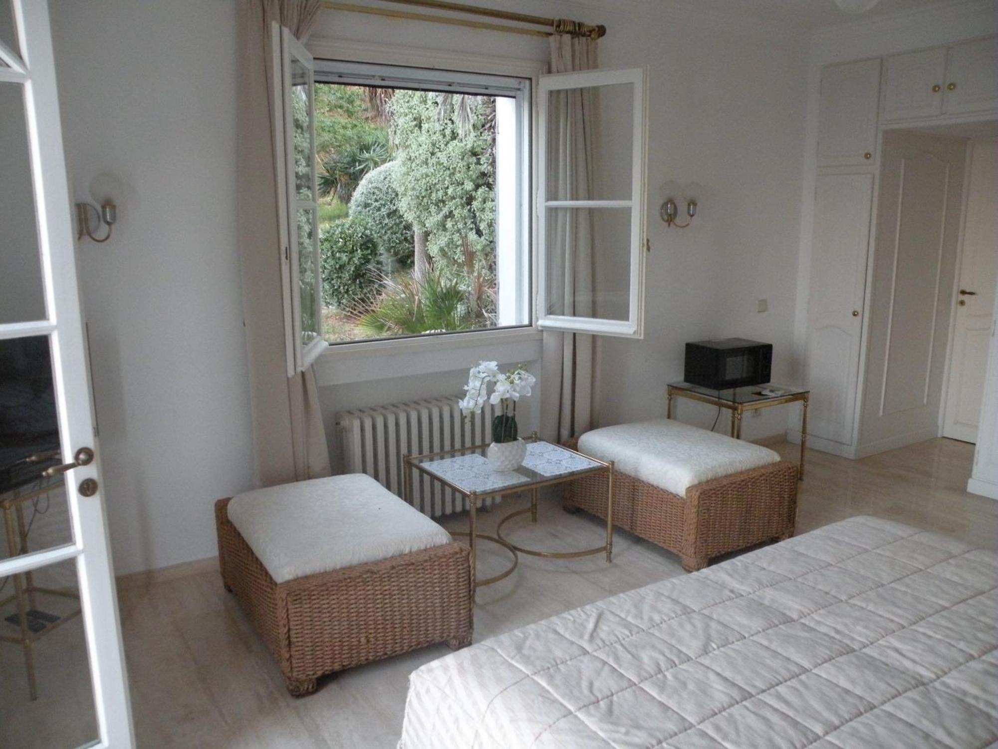 Affittacamere Chambre Luxueuse Au Calme Avec Vue Panoramique Sur La Baie De Cannes Et L Esterel Immense Piscine Fréjus